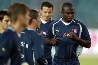 Emmanuel Olisadebe: bohater, który dał Polsce mundial. Jak potoczyła się jego historia?