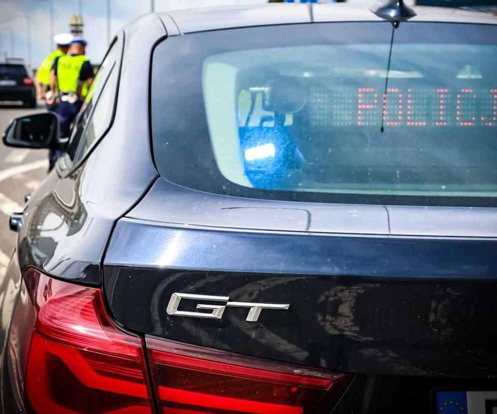 Motocyklista uderzył w bariery. Tragiczny wypadek na S61