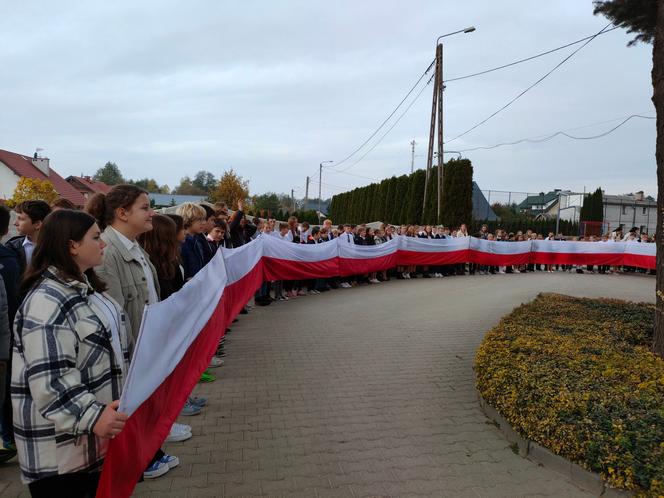 W fundamenty ​"nowej" podstawówki w Konarzycach wmurowano kamień węgielny