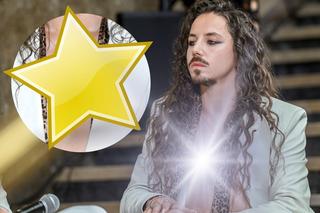 Michał Szpak szaleje na imprezie. Zapomniał o koszuli