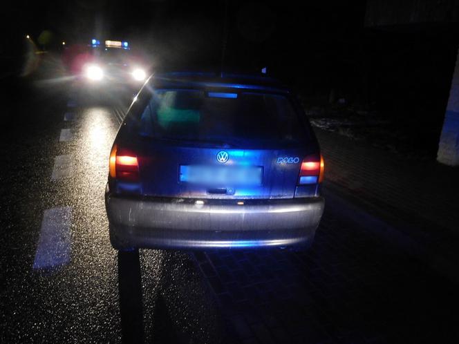 Był tak pijany, że zasnął za kierownicą. W organizmie miał blisko 4 promile