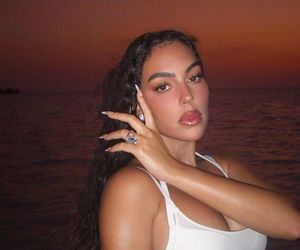 Narzeczona Cristiano Ronaldo w skąpym stroju biegała po plaży