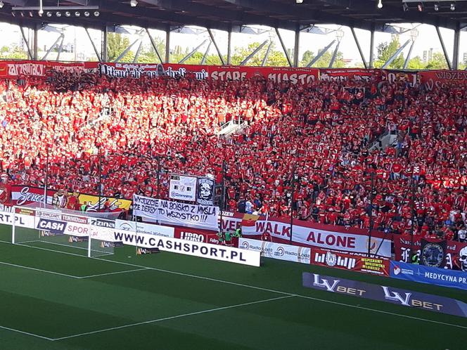 Kibic Widzewa został zaatakowany nożem. Jego stan jest powazny. Potrzebna jest krew