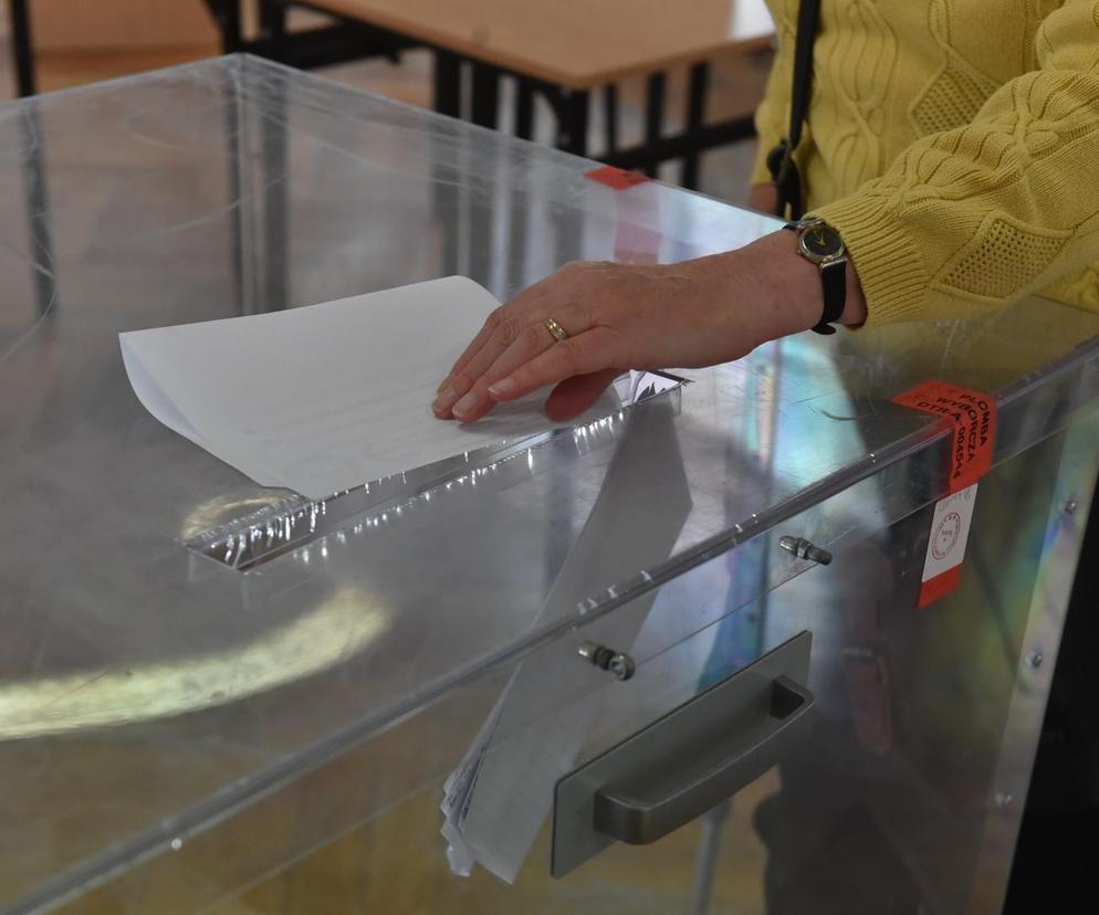 Wybory samorządowe 2024 w Toruniu. Zdjęcia z lokali wyborczych, tak głosowali mieszkańcy Torunia