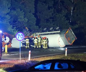 Przewalona cysterna z azotem w Skuszewie.