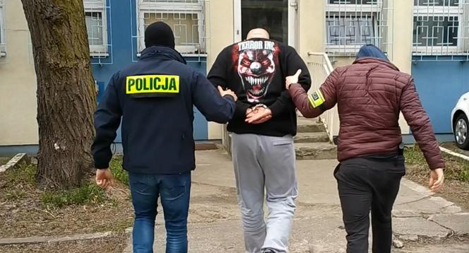 Nalot policjantów z Torunia na mieszkanie na Bydgoskim Przedmieściu