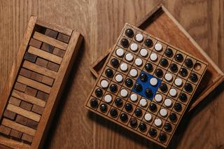 Planszówki z PRL. QUIZ. W te gry graliście w dzieciństwie! Pamiętacie ich zasady?