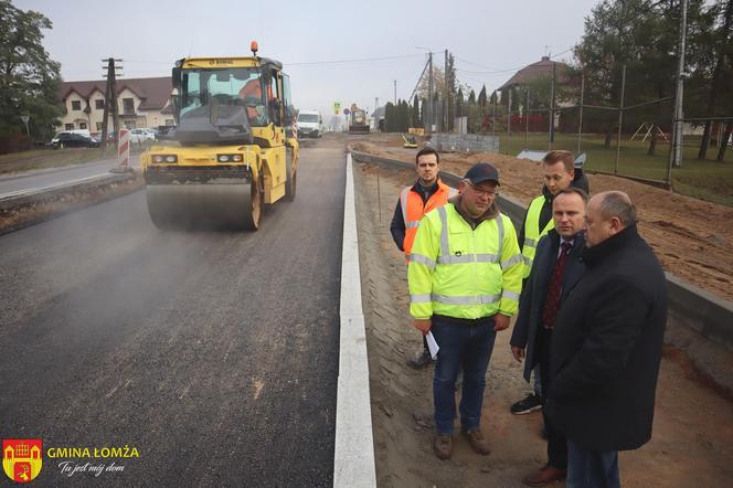 Trwa przebudowa DK63 między Łomżą a Zambrowem. W Wygodzie wylane zostały już pierwsze warstwy asfaltu