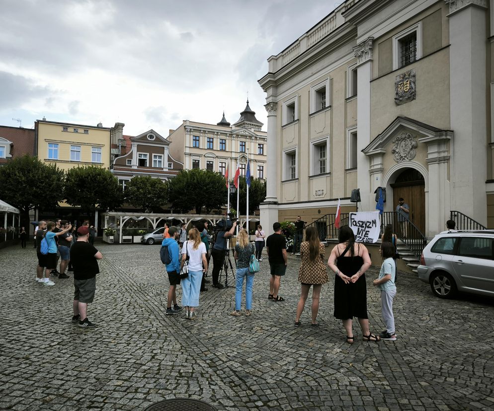 Manifestacja przeciwko niechęci do imigrantów w Lesznie 