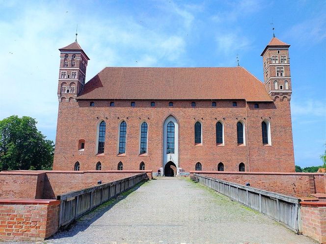   To miasto ma najładniejszy rynek w woj. warmińsko-mazurskim. Zobacz, co mówi AI