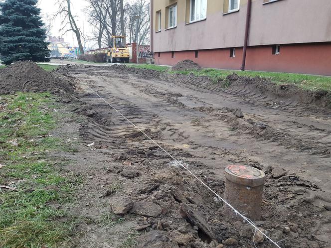 Budują ściężkę rowerową przy ul. Dąbrowskiego w Lesznie