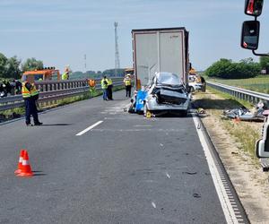 Bartuś i jego rodzice zginęli w wypadku na Węgrzech. Napis na grobowcu wyciska ostatnie łzy