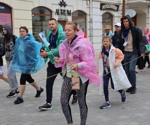 Lubelska Piesza Pielgrzymka na Jasną Górę 2024. Pątnikom deszcz niestraszny!