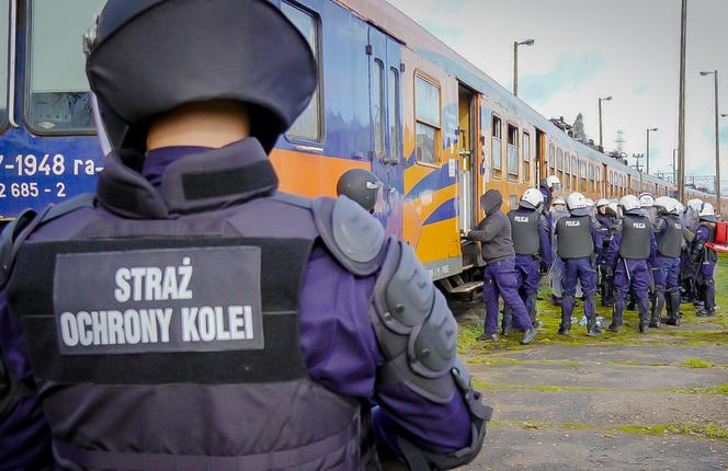 Demolka pociągu w Iławie. Stu policjantów w akcji