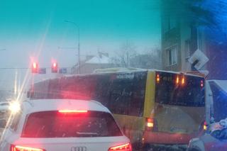Fatalne warunki na drogach we Wrocławiu i na Dolnym Śląsku. Sporo kolizji, opóźnienia i ślizgawka