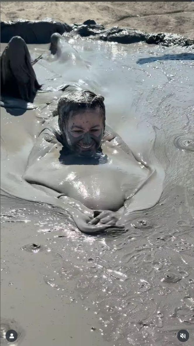 Maja Rutkowski zażywa błotnego SPA