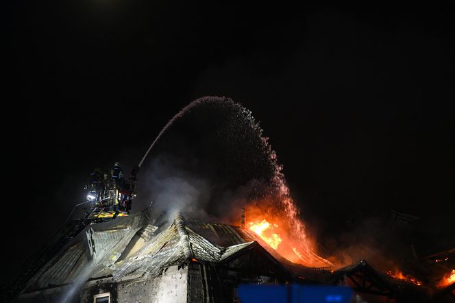 Pożar bloku w Ząbkach. Przerażające zdjęcia z miejsca tragedii