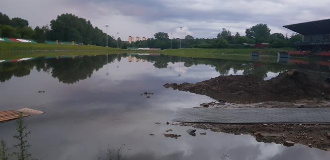 Krajobraz po burzach i ulewach na Śląsku i w Zagłębiu. Zalało ulice Czeladzi, Bytomia, Rudy Śląskiej [ZDJĘCIA,WIDEO]