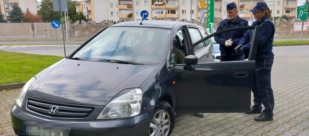 Jechał na rozerwanej oponie, miał 1,3 promila alkoholu