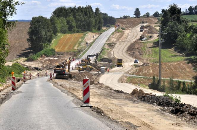 Trwa rozbudowa DK74 na odcinku  Gorajec-Szczebrzeszyn. Jaki jest postęp prac? [GALERIA]