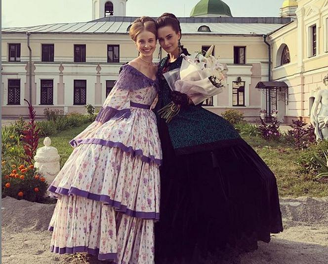 Anna Sagajdaczna i Ksenia Miszina - Natalia i Lidia na planie serialu Zniewolona
