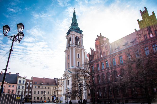 Zdjęcie dnia - Kościół pw. Św. Ducha i Urząd Pocztowy w Toruniu