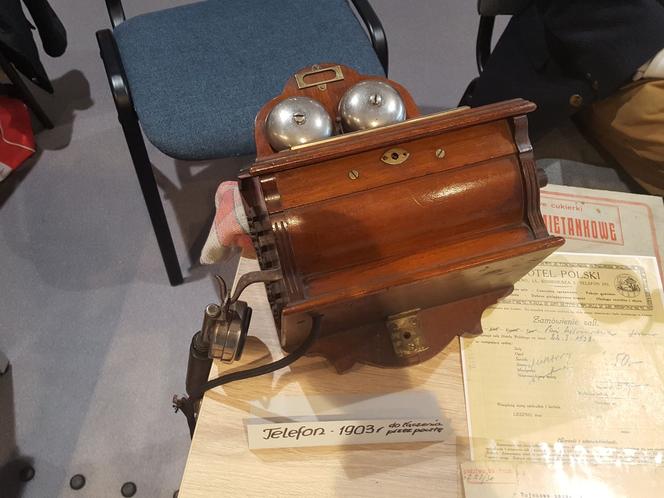 ​Stare radia, maszyny do liczenia, żelazka bez prądu. Skarby na IX Dniu Kolekcjonera w Lesznie