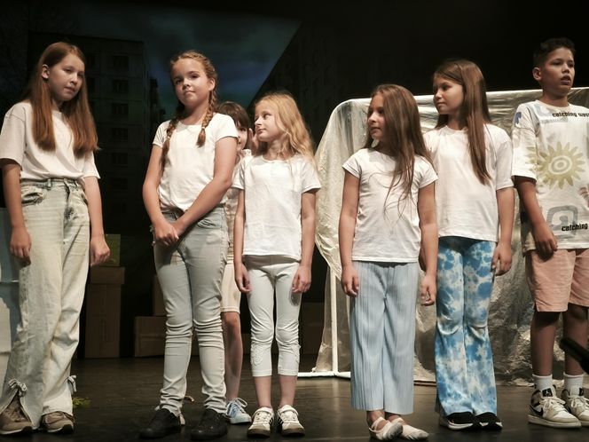 Spektakl na zakończenie warsztatów teatralnych w Teatrze Miejskim w Lesznie
