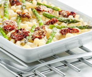 Zapiekanka makaronowa ze szparagami i suszonymi pomidorami - SPRAWDZONY PRZEPIS