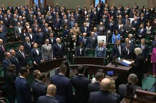 Żony Wąsika i Kamińskiego w Sejmie! Zostały przywitane z mównicy