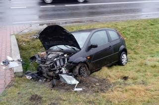 Koszmarny wypadek w Przegędzy. Kierowca wpadł do rowu i uderzył w przepust