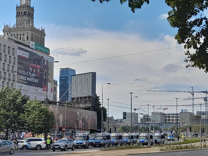 Warszawa totalnie sparaliżowana. Parad Równości zablokowała centrum miasta