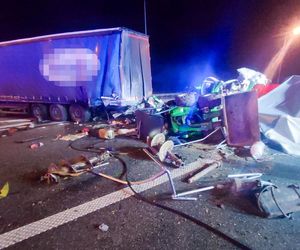 Straszna kraksa ciężarówki z dostawczakiem. Nie żyje jedna osoba