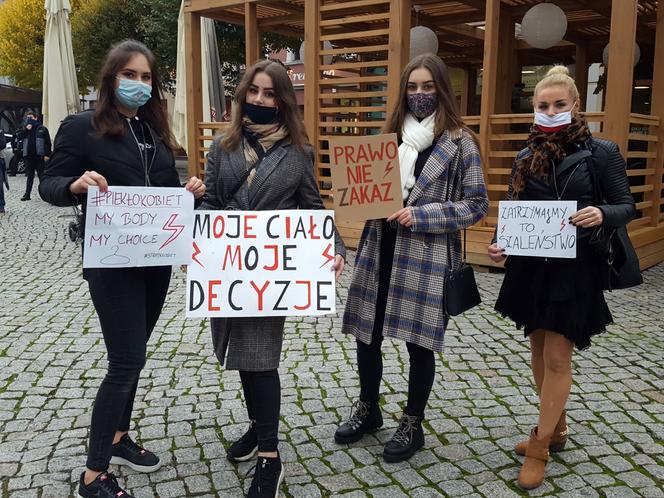 Idą lwice na ulice. Mieszkańcy Leszna znów protestują