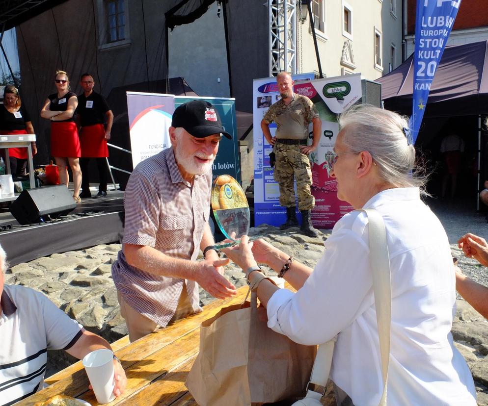 Lubelski Festiwal Smaku. Pan Andrzej został Mistrzem Świata w jedzeniu lubelskich cebularzy