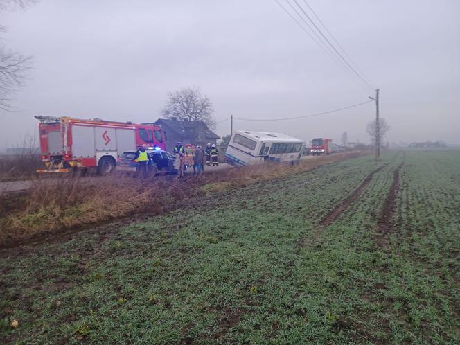 Wypadek autobusu szkolnego w Gąsiorowie