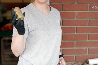 Euforia na straganie! Młode ziemniaczki z Polski robią furorę