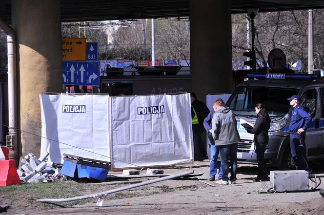 GDYNIA - ZDJĘCIA: Zderzenie TIRA z TROLEJBUSEM. 1 osoba NIE ŻYJE, 11 jest RANNYCH