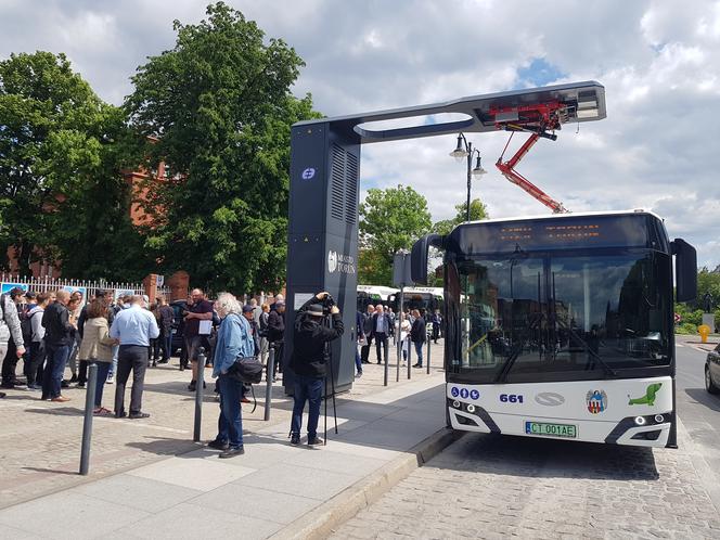 Toruń wkracza w nową erę komunikacji miejskiej. Oto nowe autobusy elektryczne i stacje do ładowania