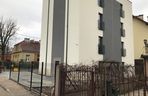 Blok z mikrokawalerkami przy ul. Rokitniańskiej w Krakowie