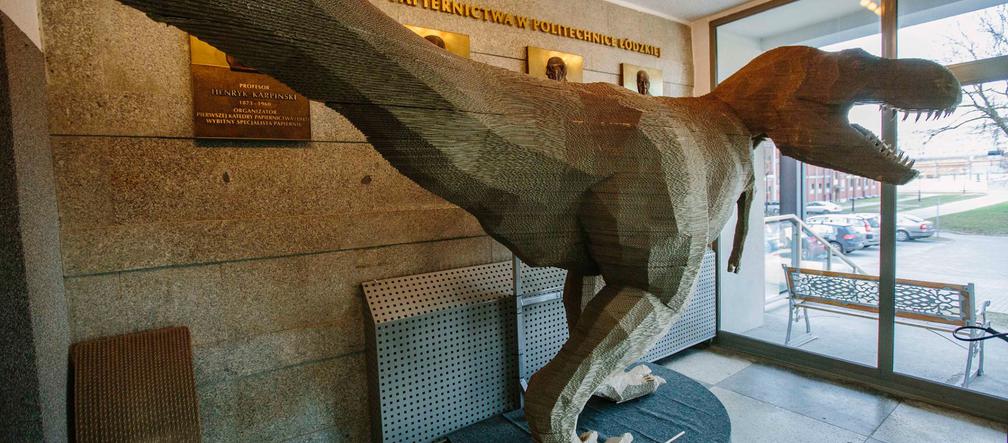 3 Tekturowy dinozaur robi wrażenie