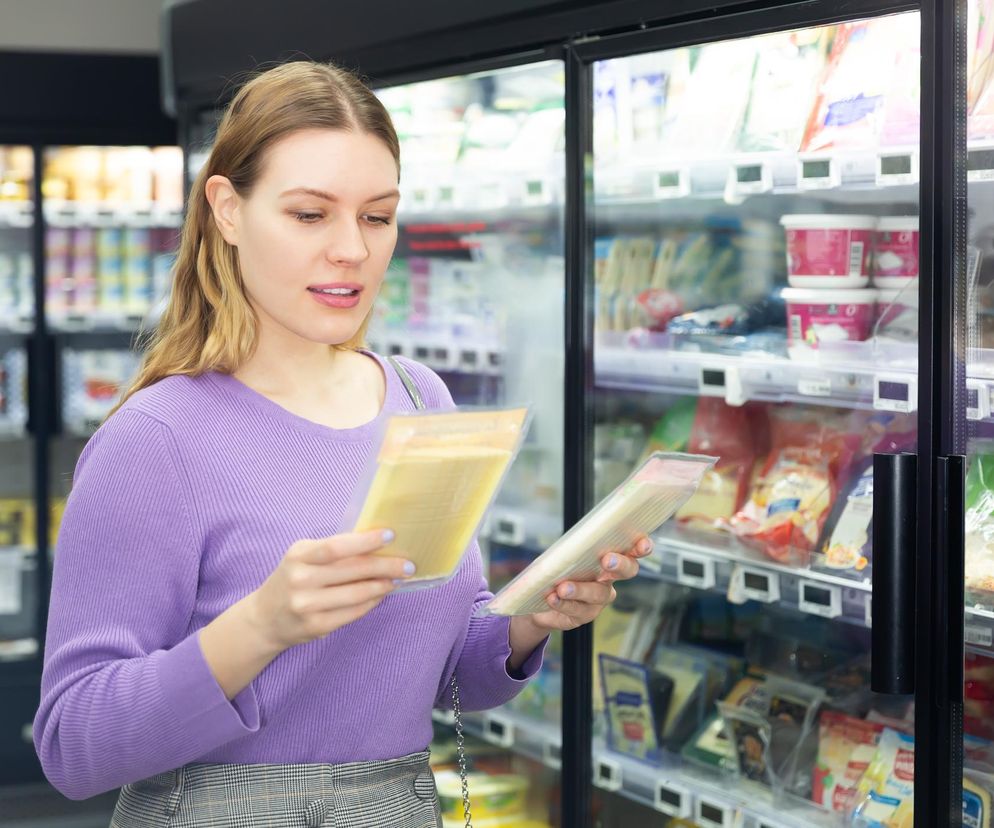 Salmonella w serze. Pilne wycofanie w Biedronce i Auchan