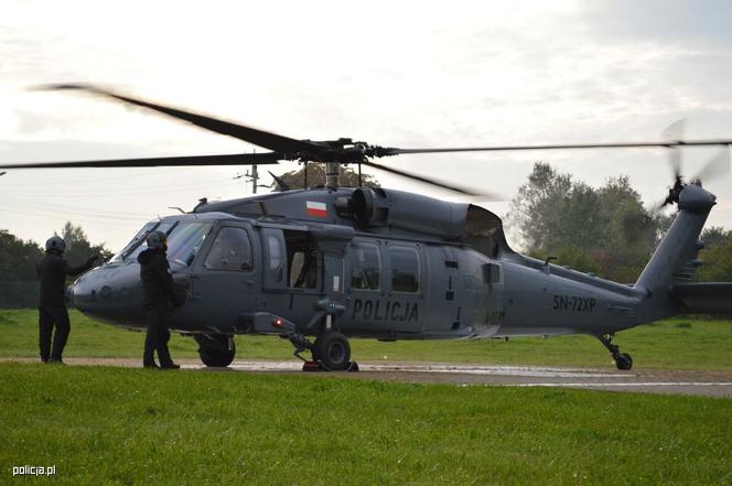 Policyjny Black Hawk z sercem na pokładzie wylądował przed szpitalem we Wrocławiu