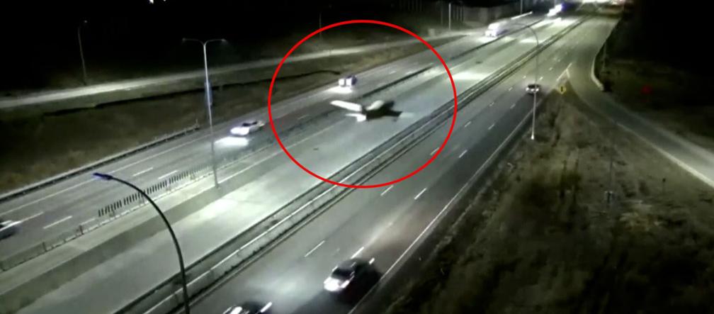 wylądował na autostradzie