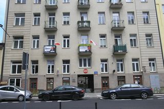 Mieszkają drzwi w drzwi, popierają rożnych kandydatów. Jedni za Trzaskowskim, drudzy za Nawrockim. Jak ze sobą żyją?