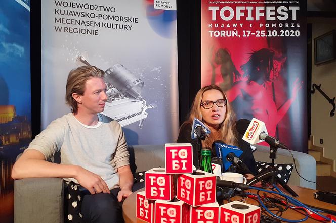 Tofifest organizuje swoją osiemnastkę w kinie i w domu. Zaprasza m.in. Agatę Buzek i Łukasza Simlata [AUDIO]