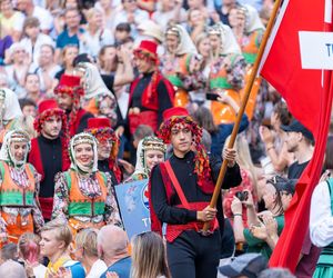 Dni Folkloru w Olsztynie 2025. Ulicami Starego Miasta przeszedł barwny korowód