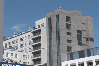 Tragedia w szpitalu MSWiA w Warszawie. Mężczyzna wyskoczył z okna na trzecim piętrze