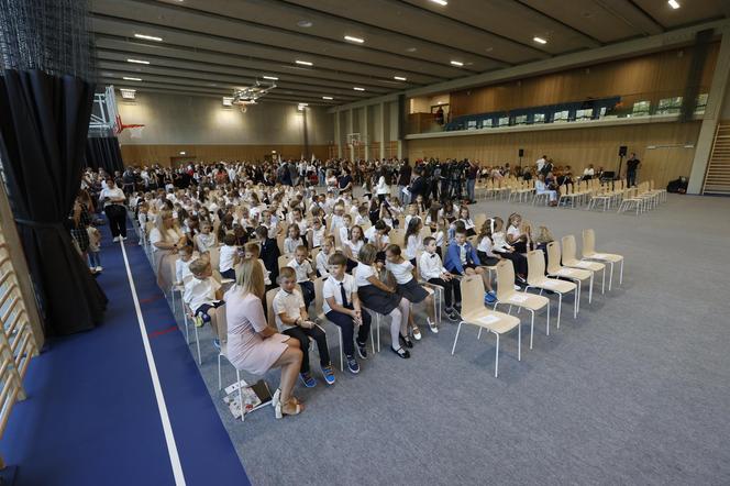 Szkoła Podstawowa nr 406 w Warszawie. Rozpoczęcie roku szkolnego w najnowocześniejszej szkole w Polsce