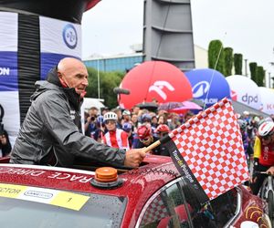 Kolarskie święto opanowało Wrocław. Tour de Pologne wystartował mimo kapryśnej pogody